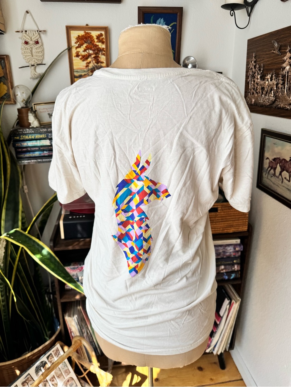 Cotopaxi Lama Lovers Tshirt Women’s XL Cream Colorful Graphic Gorp Outdoors